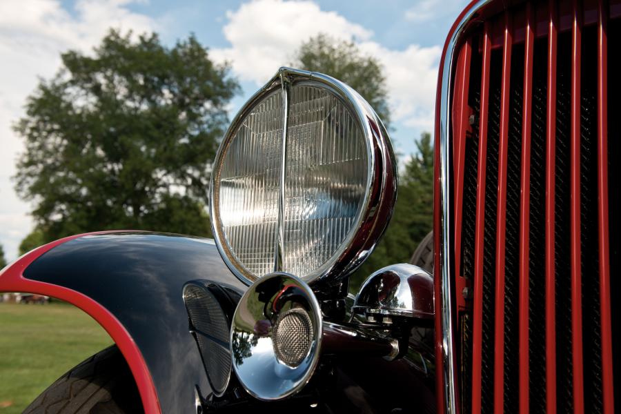 Детали экстерьера Auburn 8-98 Boattail Speedster 1931 года  (фото 20 из 37)